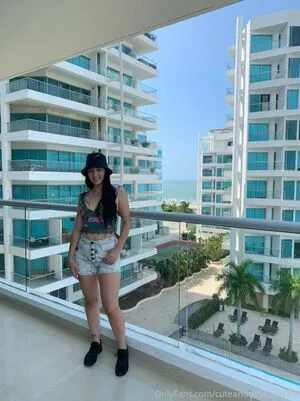 cuteanddesesperate / camcountry nude photo #0089