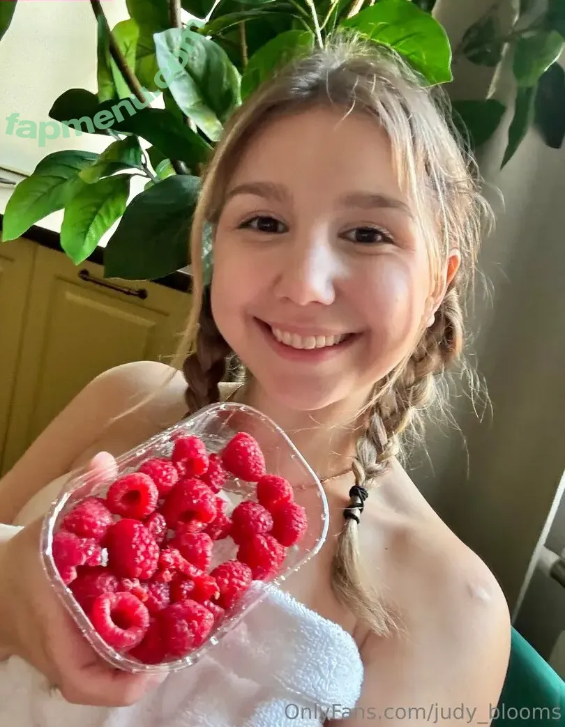 Cutest Smiles On nude photo #0005 (szaszybaby_free)