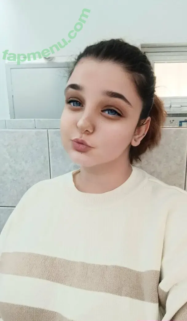 cutielfy nude photo #0006 (shinycutiefly)