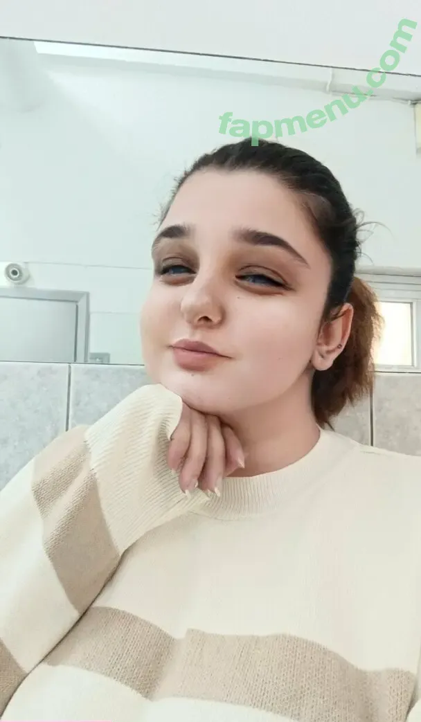 cutielfy nude photo #0009 (shinycutiefly)