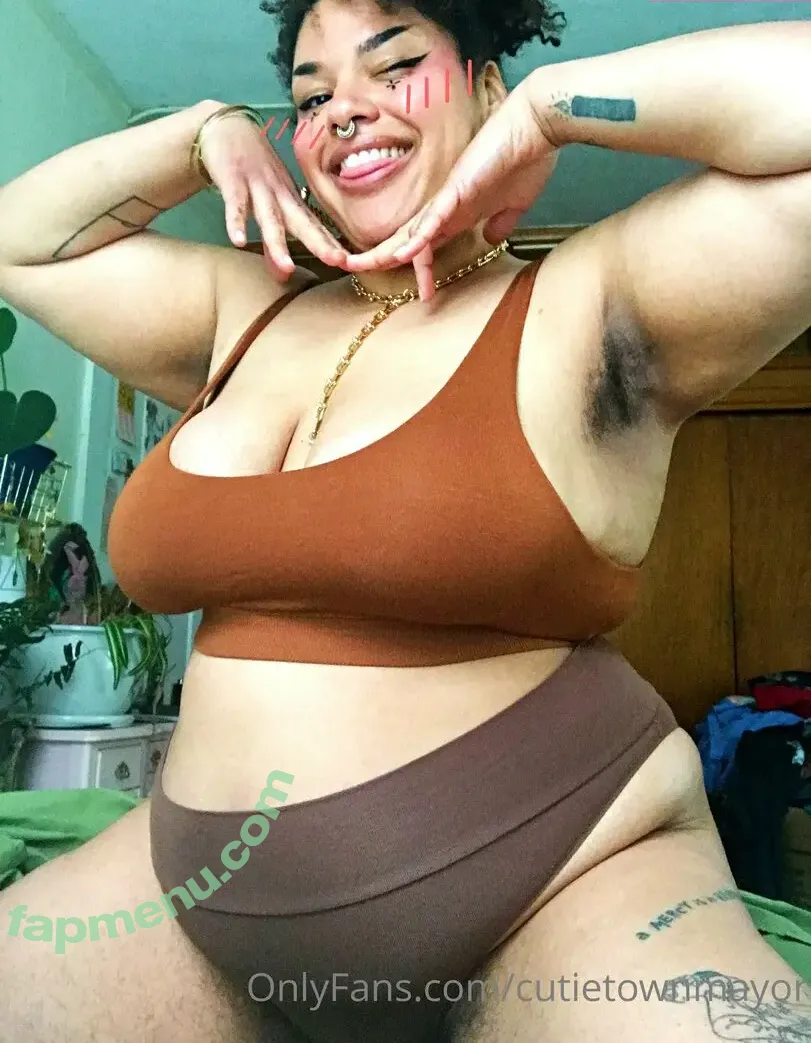 cutietownmayor nude photo #0019 (shinynewdad)