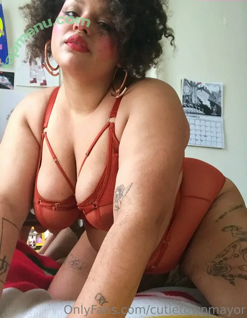cutietownmayor nude photo #0037 (shinynewdad)