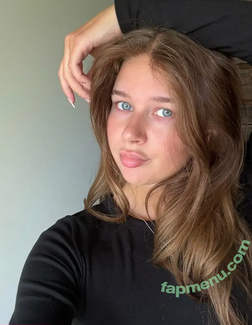 cutievivieee nude photo #0019 (cutievivieee)