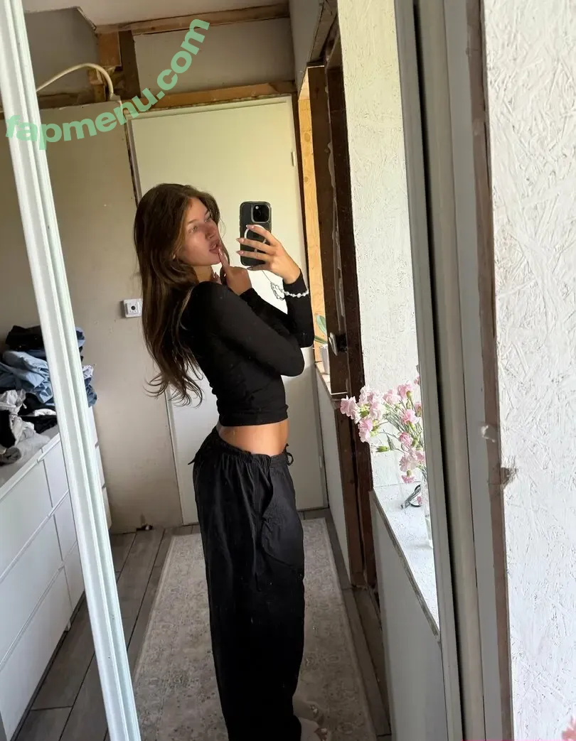 cutievivieee nude photo #0022 (cutievivieee)