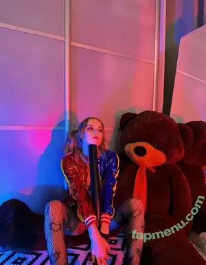 Cymanneth nude photo #0021