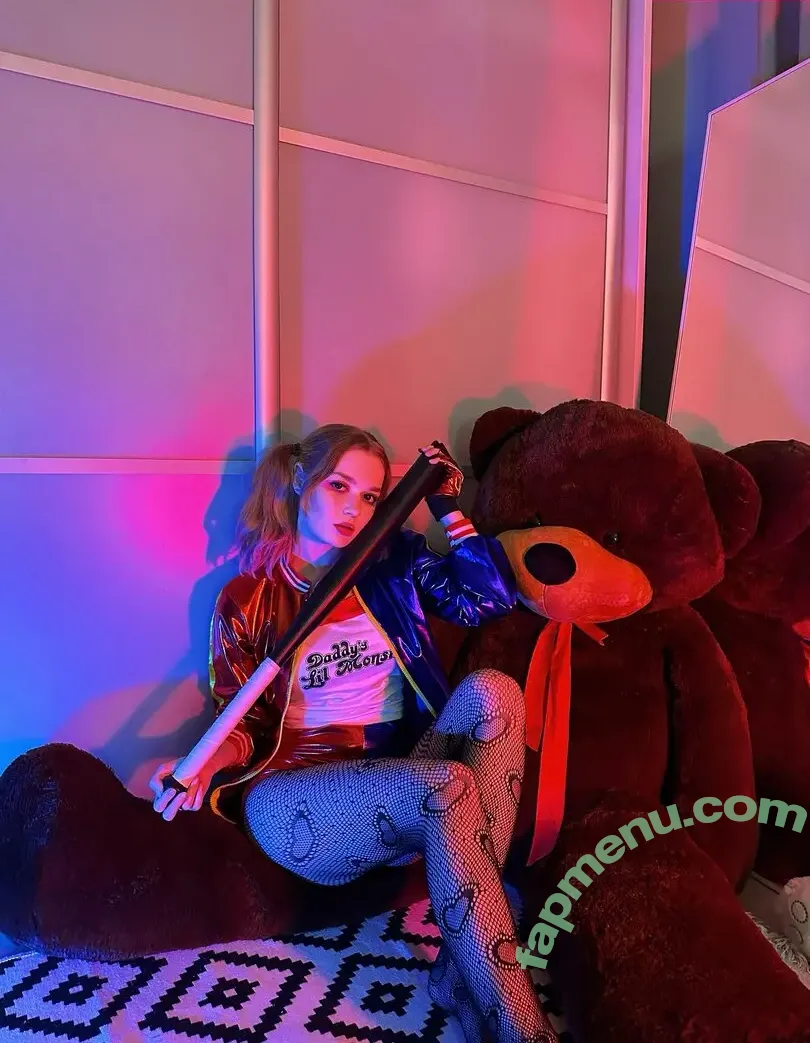 Cymanneth nude photo #0018 (Cymanneth)