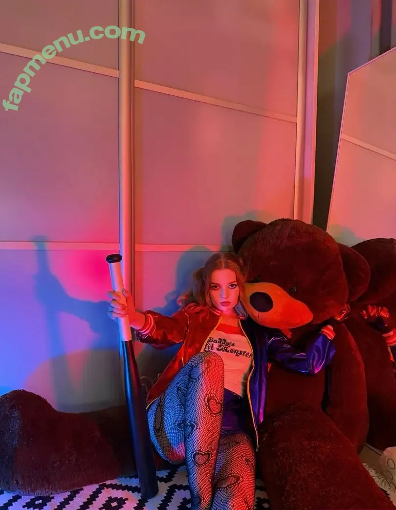 Cymanneth nude photo #0019 (Cymanneth)