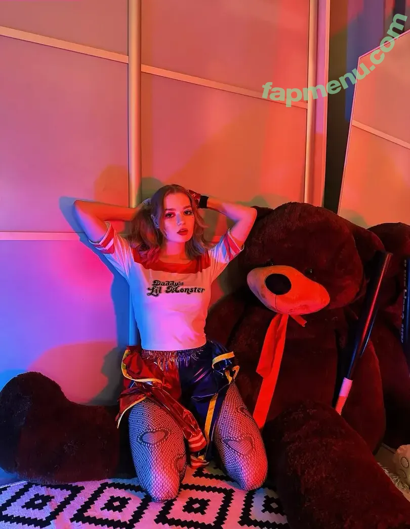 Cymanneth nude photo #0023 (Cymanneth)