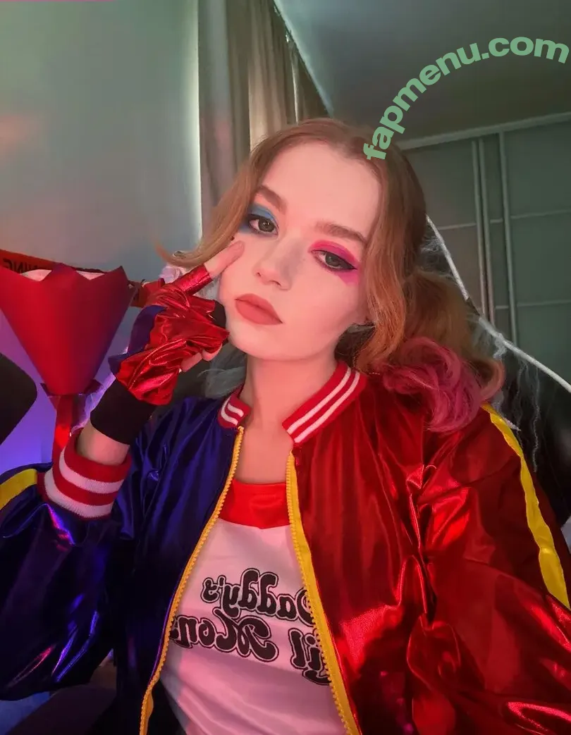 Cymanneth nude photo #0034 (Cymanneth)