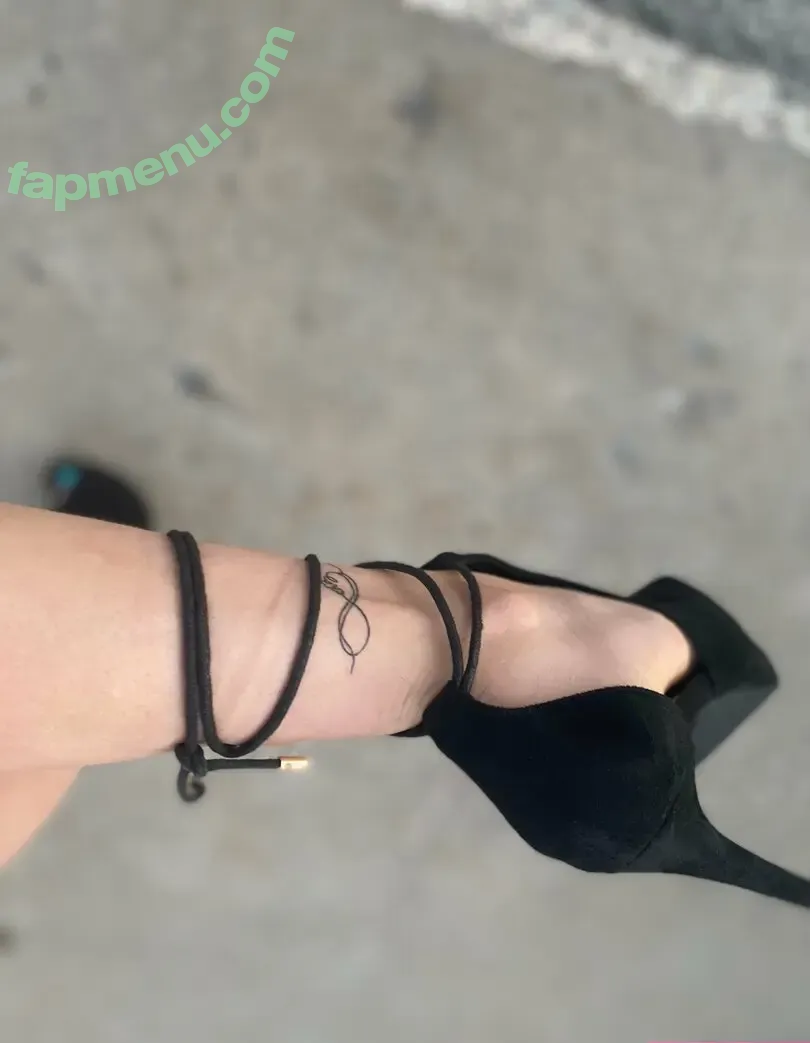 da_cakes nude photo #0032 (da_cakes_premium / da_cakes_x)