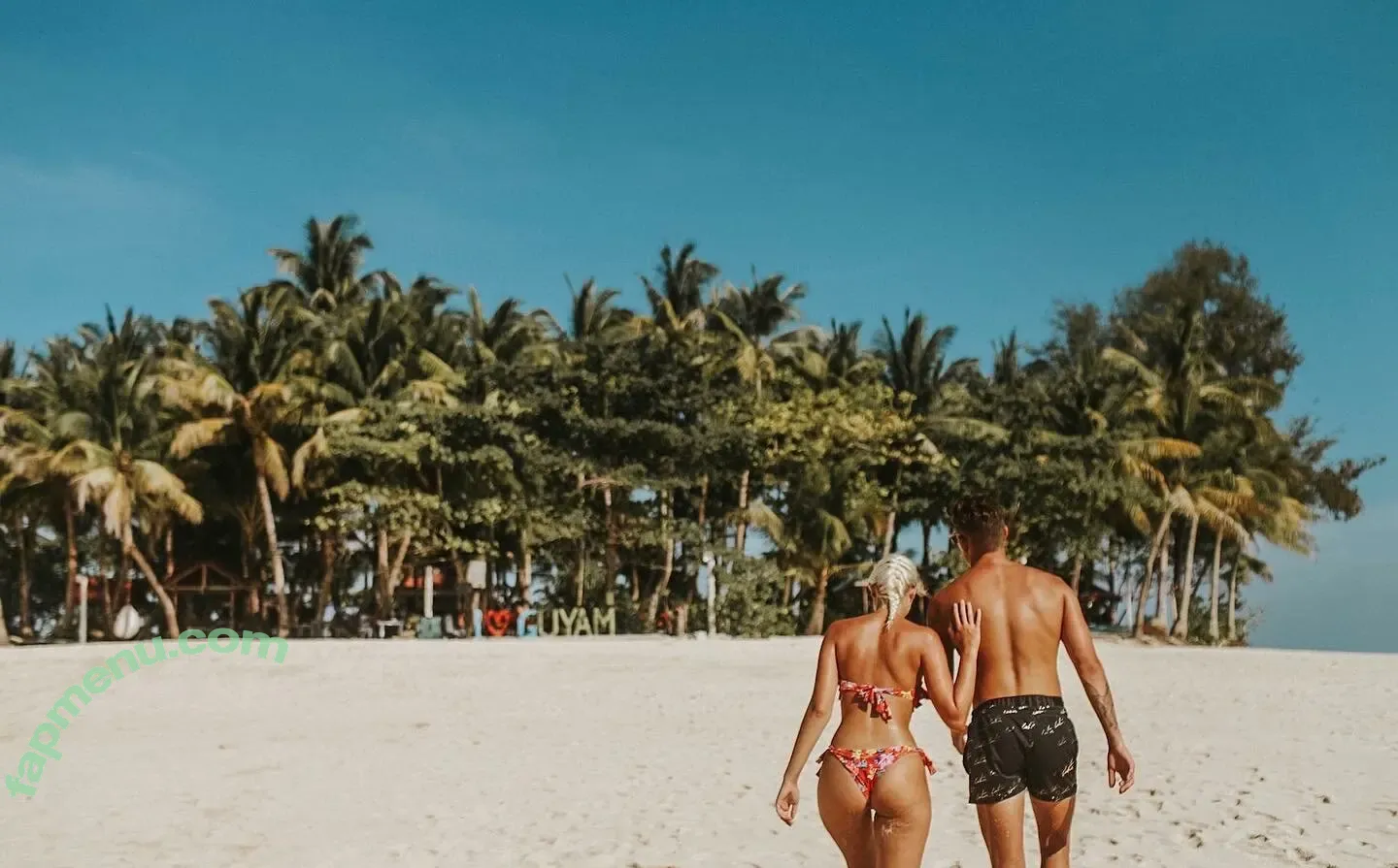 dabbleandtravel nude photo #0041 (Molly and Matt)
