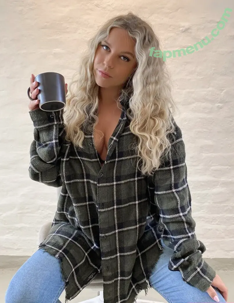 Dagi Bee nude photo #0031 (dagibee)