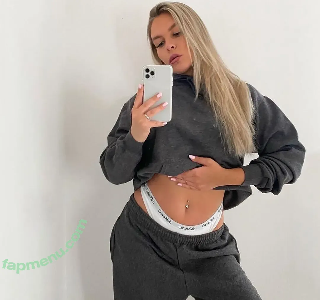 Dagi Bee nude photo #0041 (dagibee)