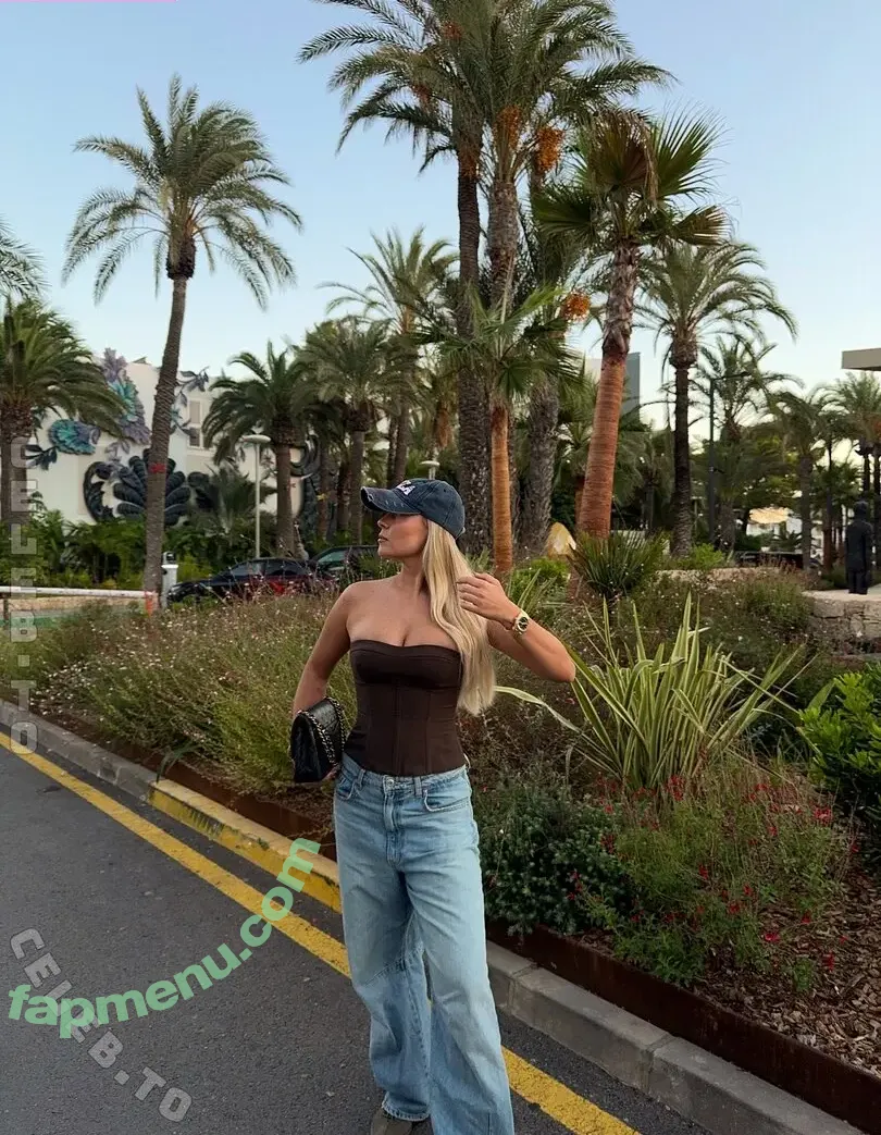 Dagi Bee nude photo #0717 (dagi.bee / dagibee)