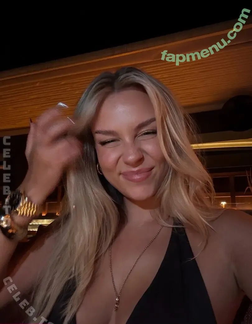 Dagi Bee nude photo #0724 (dagi.bee / dagibee)