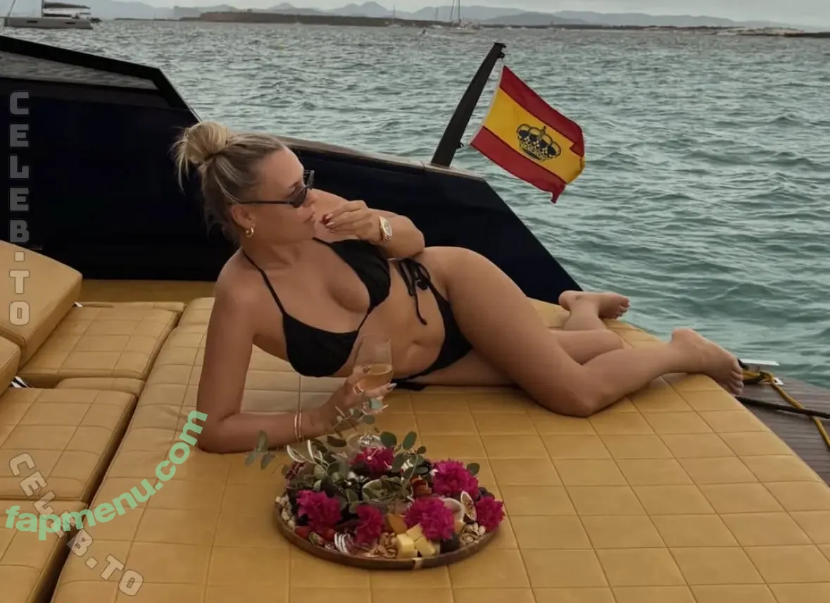 Dagi Bee nude photo #0730 (dagi.bee / dagibee)