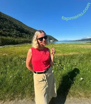Dagny Norvoll Sandvik / dagnymusic nude photo #0077