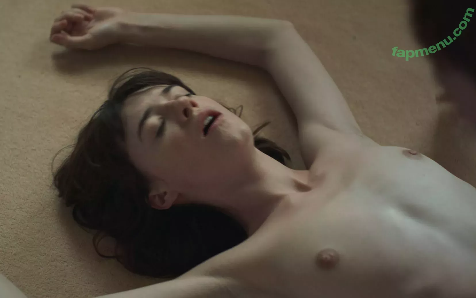 Daisy Edgar-Jones nude photo #0202 (Daisy Edgar Jones / daisyedgarjones)