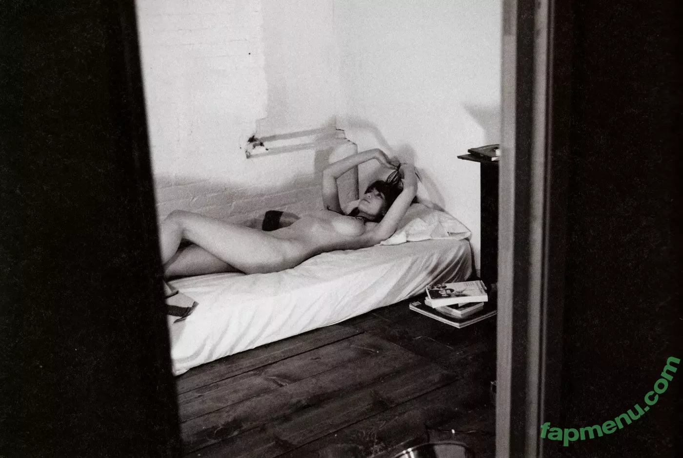 Daisy Lowe nude photo #0007 (daisylowe)