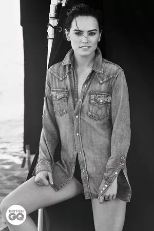 Daisy Ridley / daisyridley nude photo #0042