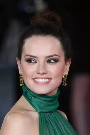 Daisy Ridley / daisyridley nude photo #0143