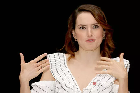 Daisy Ridley / daisyridley nude photo #0205