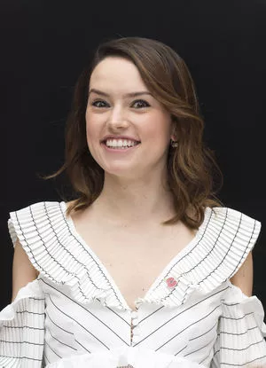 Daisy Ridley / daisyridley nude photo #0215