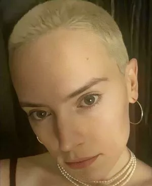 Daisy Ridley / daisyridley nude photo #0249