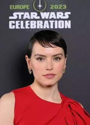 Daisy Ridley / daisyridley nude photo #0273