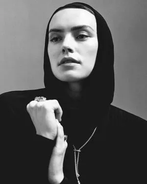 Daisy Ridley / daisyridley nude photo #0282