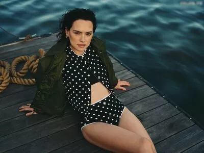 Daisy Ridley / daisyridley nude photo #0662