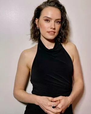 Daisy Ridley / daisyridley nude photo #0846