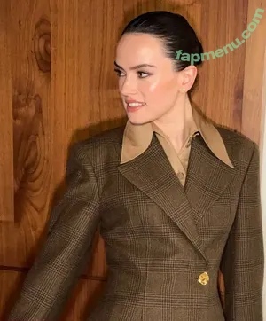 Daisy Ridley / daisyridley nude photo #0902