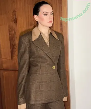 Daisy Ridley / daisyridley nude photo #0903
