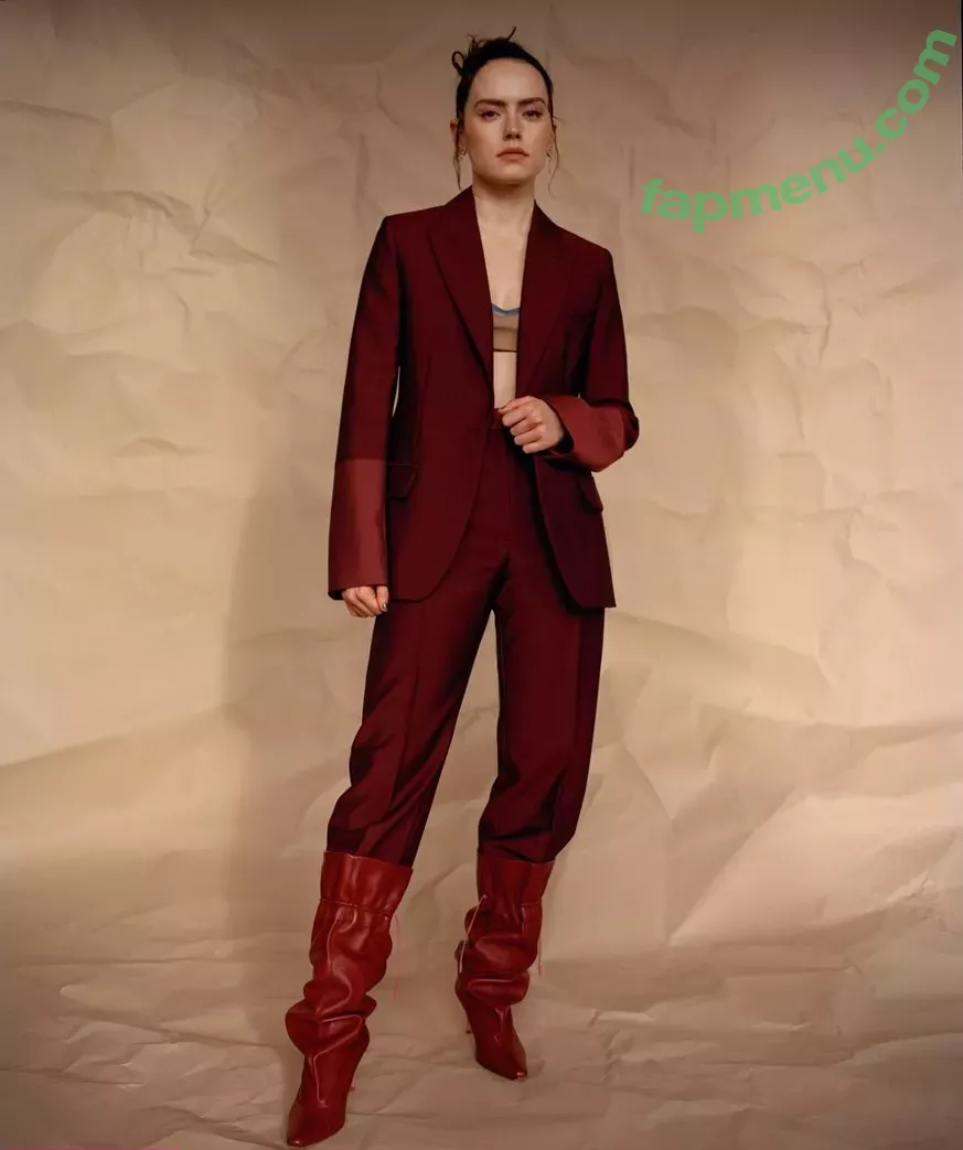 Daisy Ridley nude photo #0098 (daisyridley)