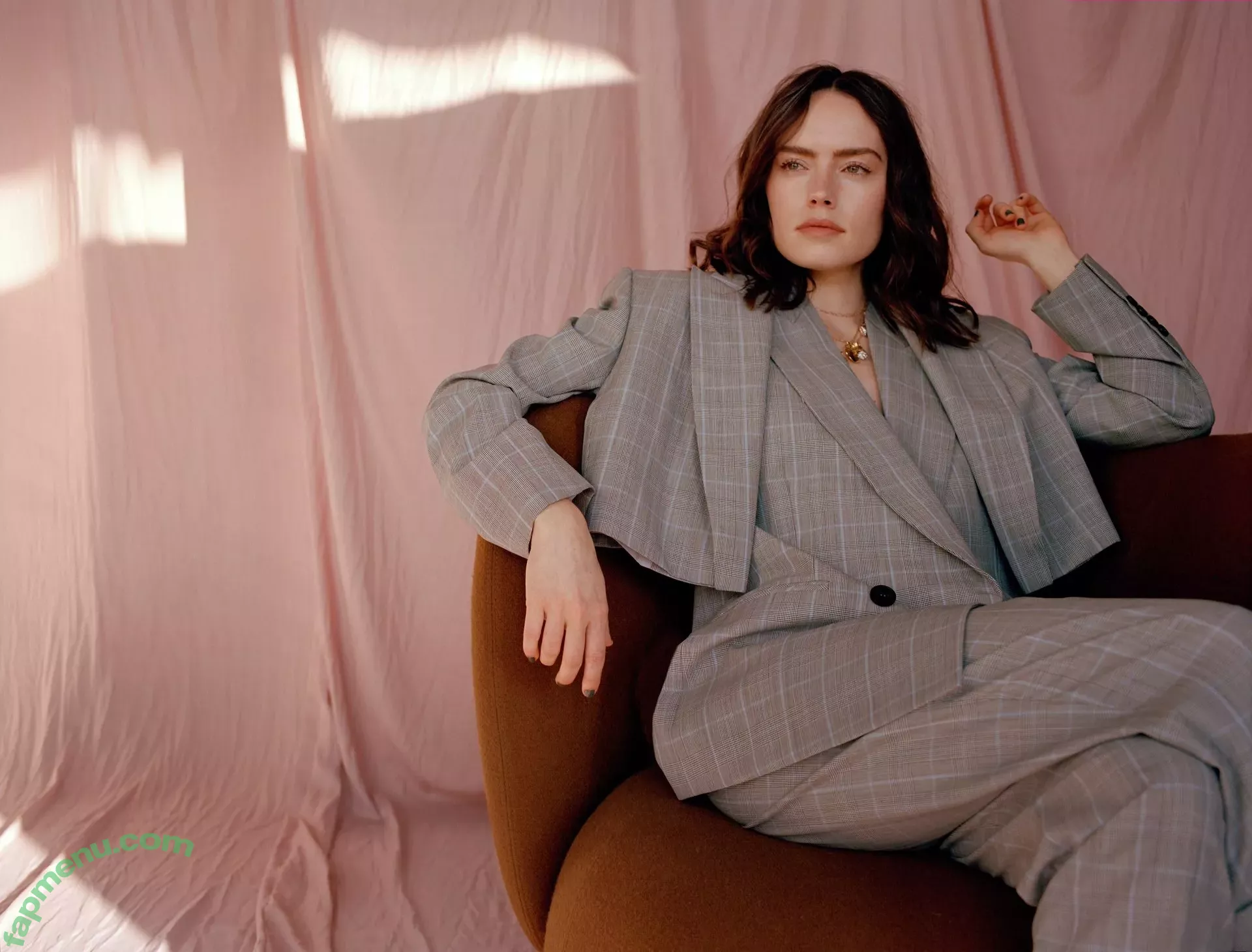 Daisy Ridley nude photo #0100 (daisyridley)