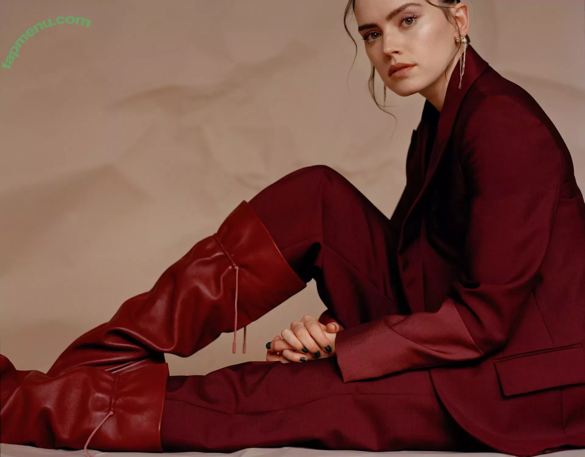 Daisy Ridley nude photo #0105 (daisyridley)