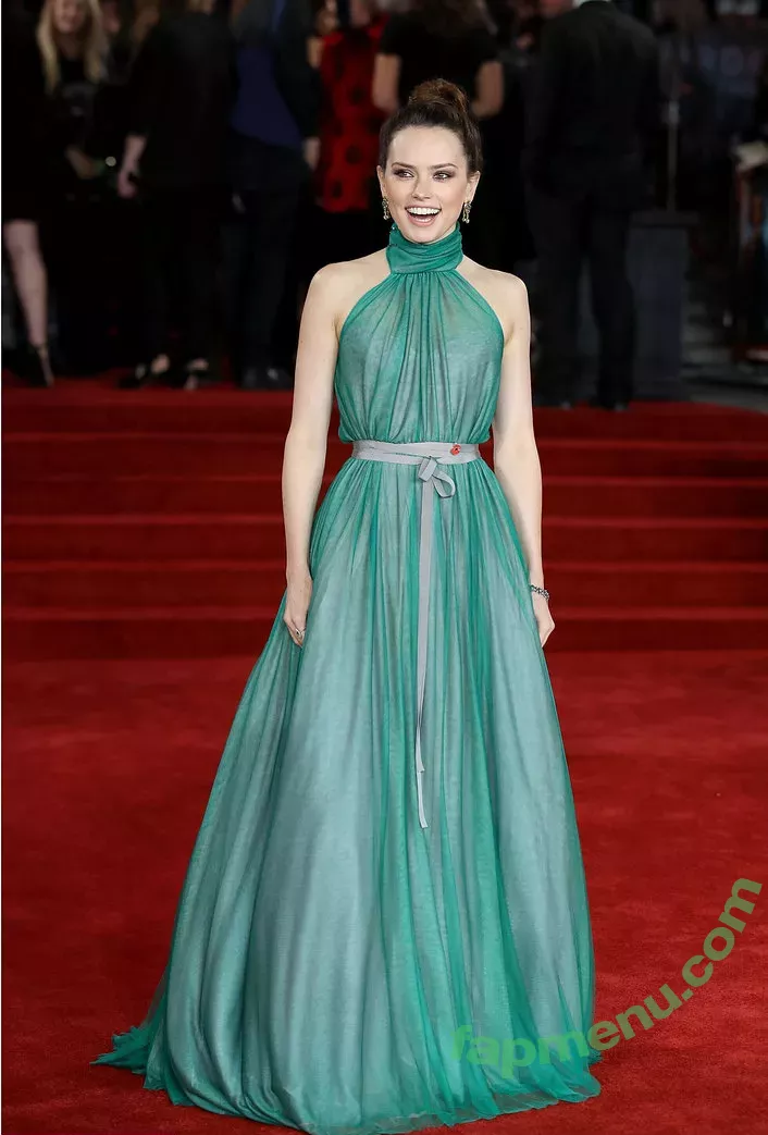 Daisy Ridley nude photo #0130 (daisyridley)