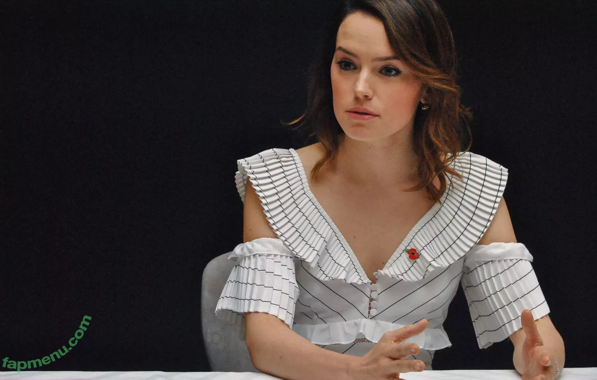 Daisy Ridley nude photo #0208 (daisyridley)