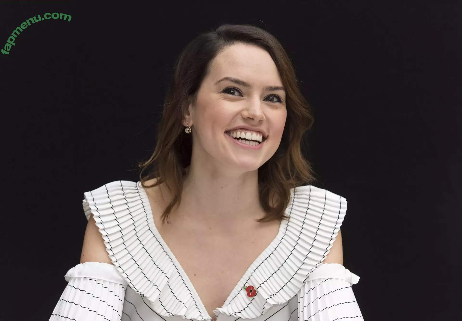 Daisy Ridley nude photo #0212 (daisyridley)