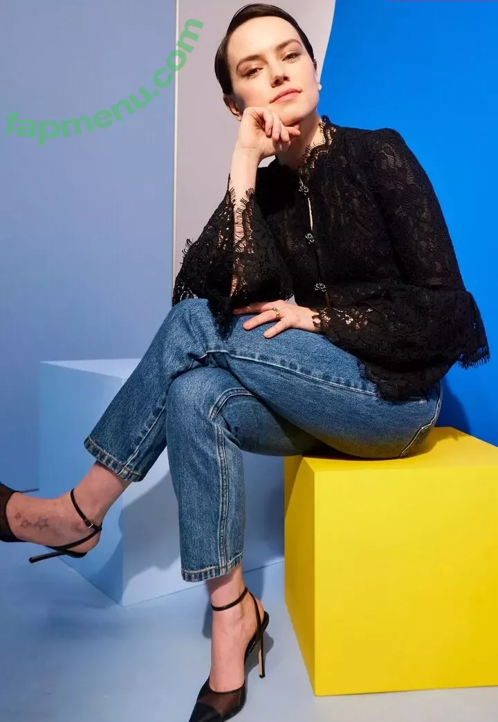 Daisy Ridley nude photo #0257 (daisyridley)