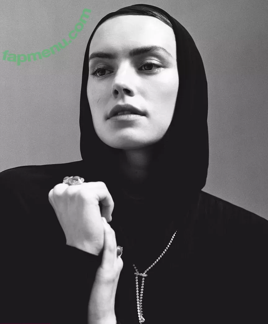 Daisy Ridley nude photo #0282 (daisyridley)