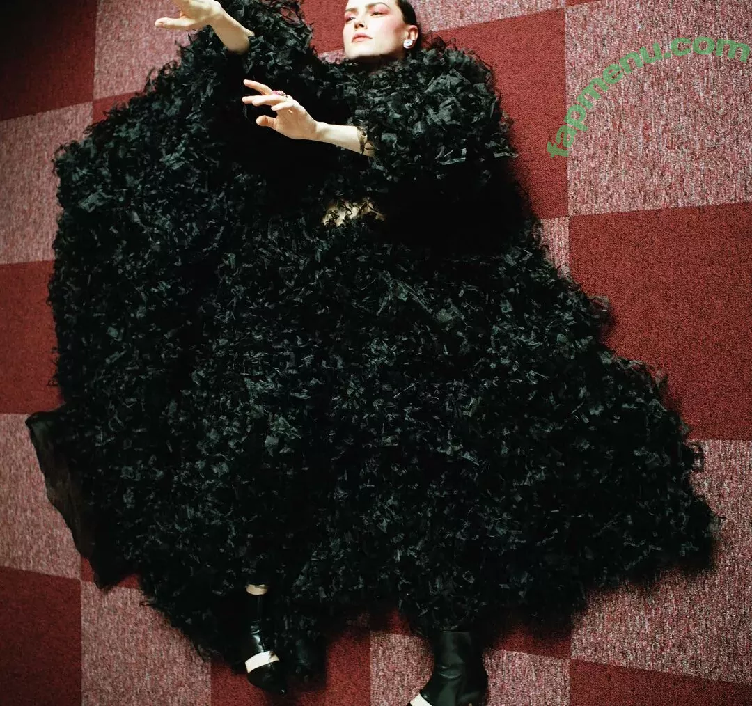 Daisy Ridley nude photo #0283 (daisyridley)