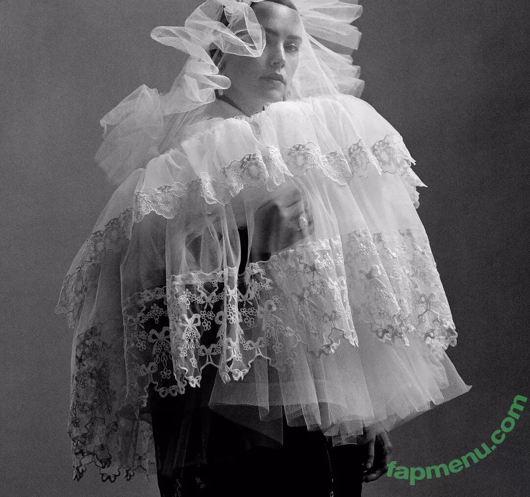 Daisy Ridley nude photo #0285 (daisyridley)