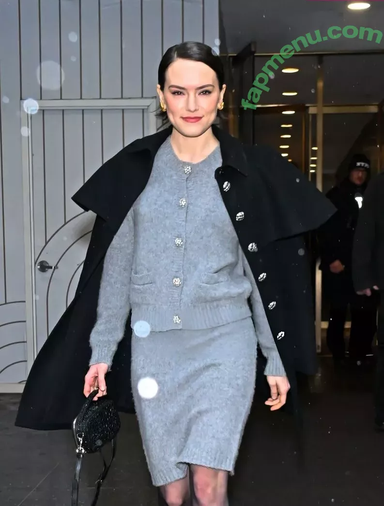 Daisy Ridley nude photo #0345 (daisyridley)