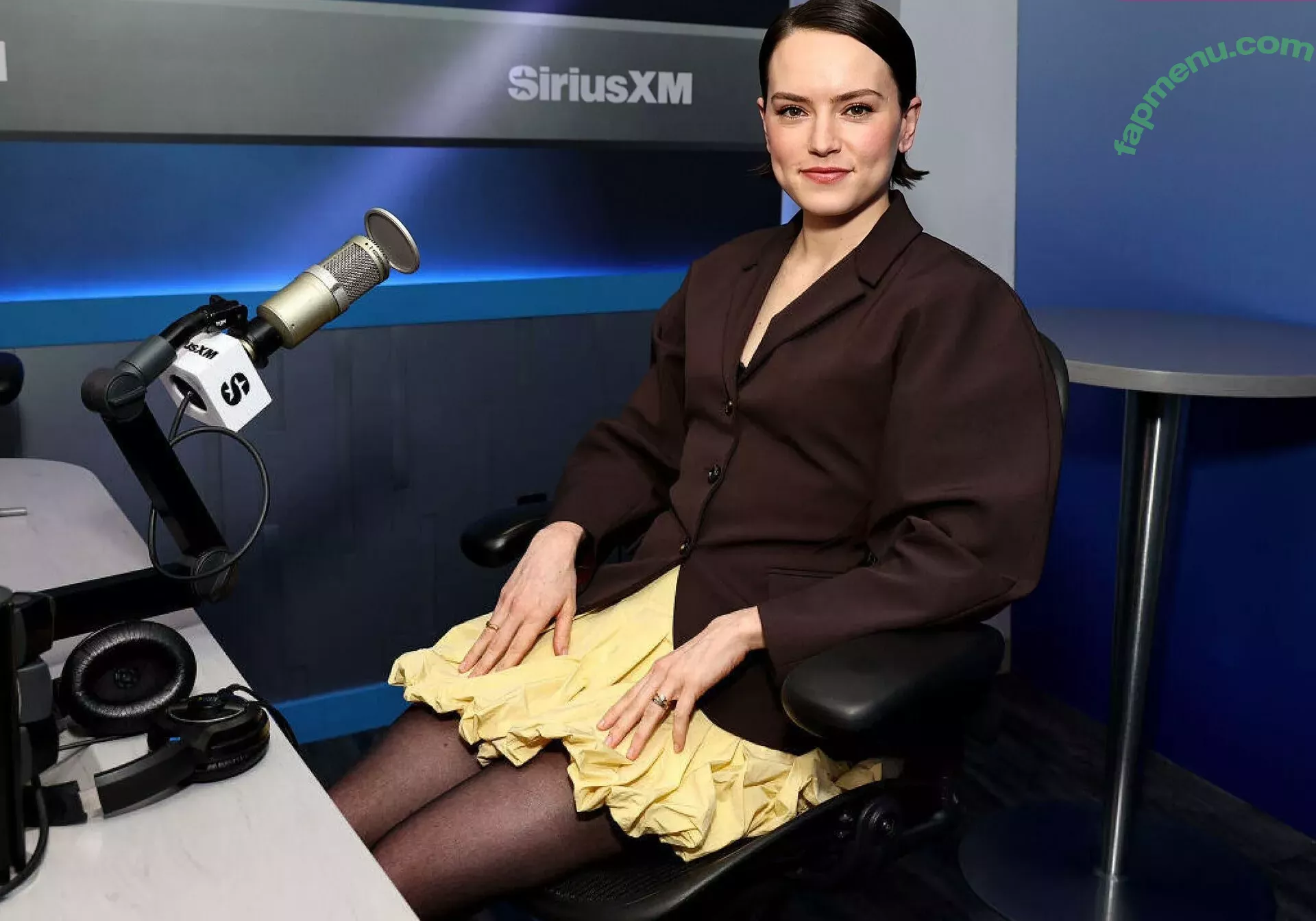 Daisy Ridley nude photo #0352 (daisyridley)