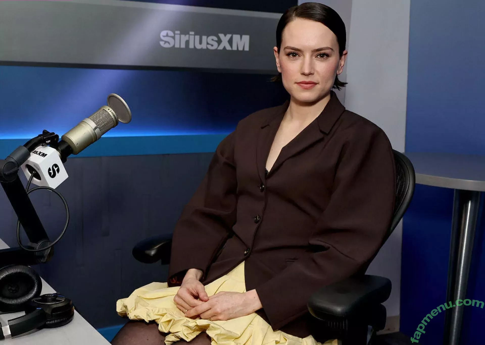 Daisy Ridley nude photo #0353 (daisyridley)