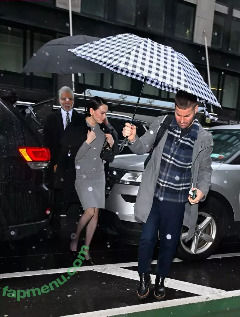 Daisy Ridley nude photo #0363 (daisyridley)