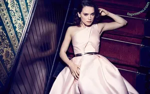 Daisy Ridley / daisyridley nude photo #1032