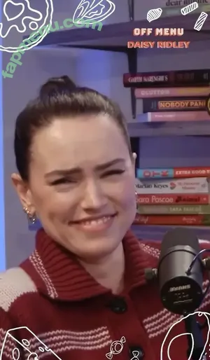 Daisy Ridley / daisyridley nude photo #1077